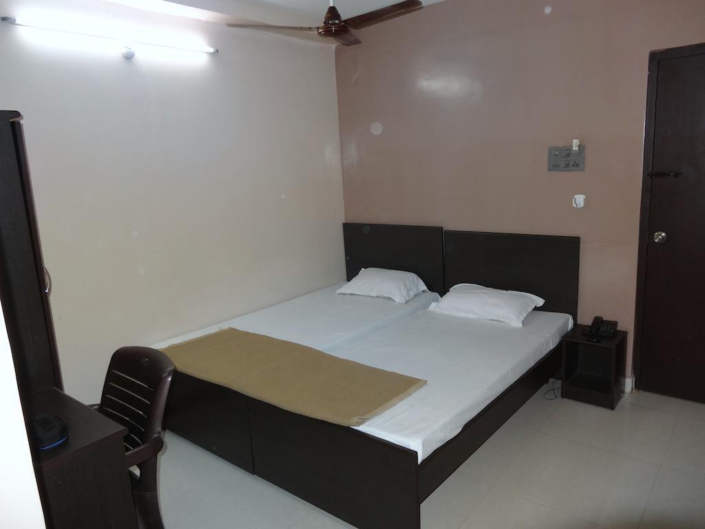Dwaraka Inn Hyderabad Room photo