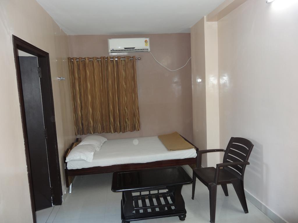 Dwaraka Inn Hyderabad Exterior photo